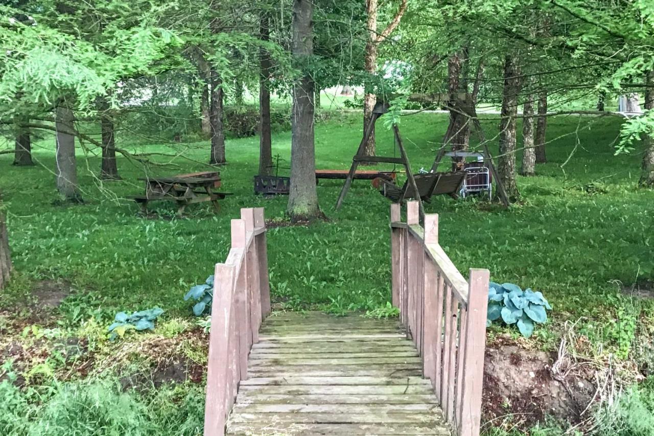 Honey House Cabin - A Quiet Countryside Retreat! Nappanee 外观 照片