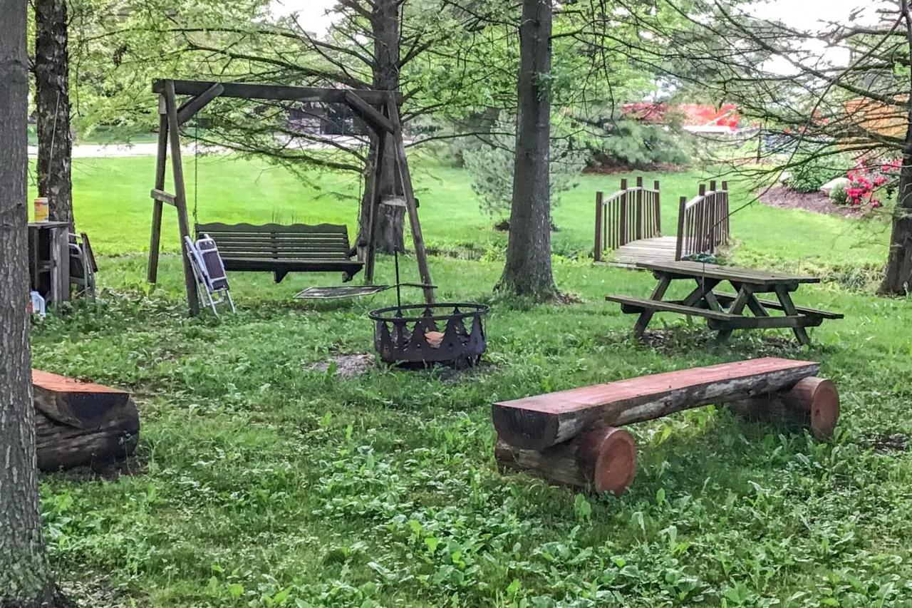 Honey House Cabin - A Quiet Countryside Retreat! Nappanee 外观 照片