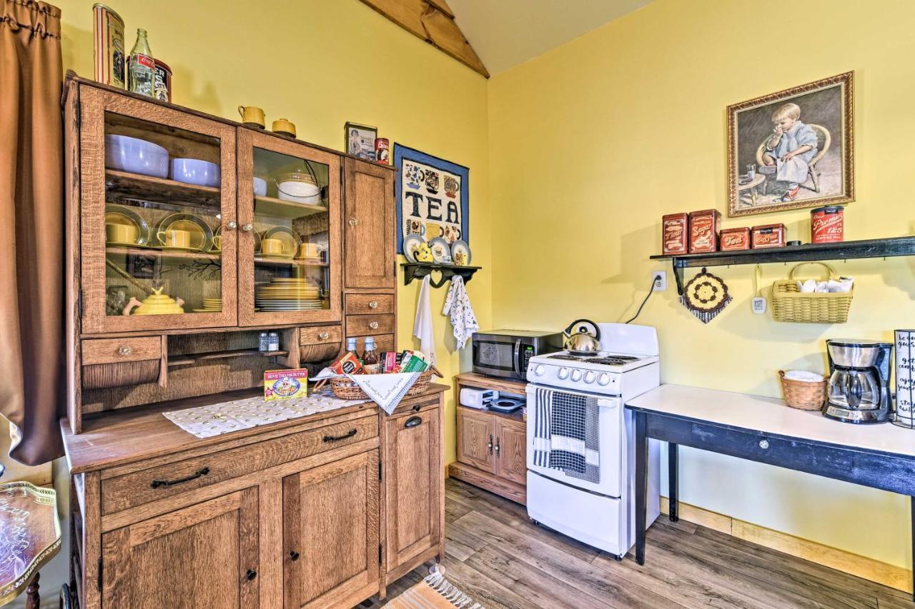 Honey House Cabin - A Quiet Countryside Retreat! Nappanee 外观 照片