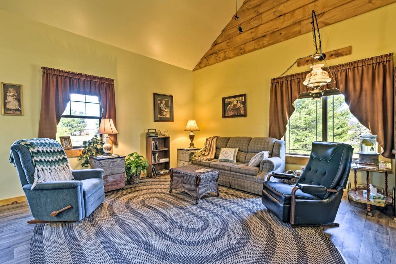 Honey House Cabin - A Quiet Countryside Retreat! Nappanee 外观 照片