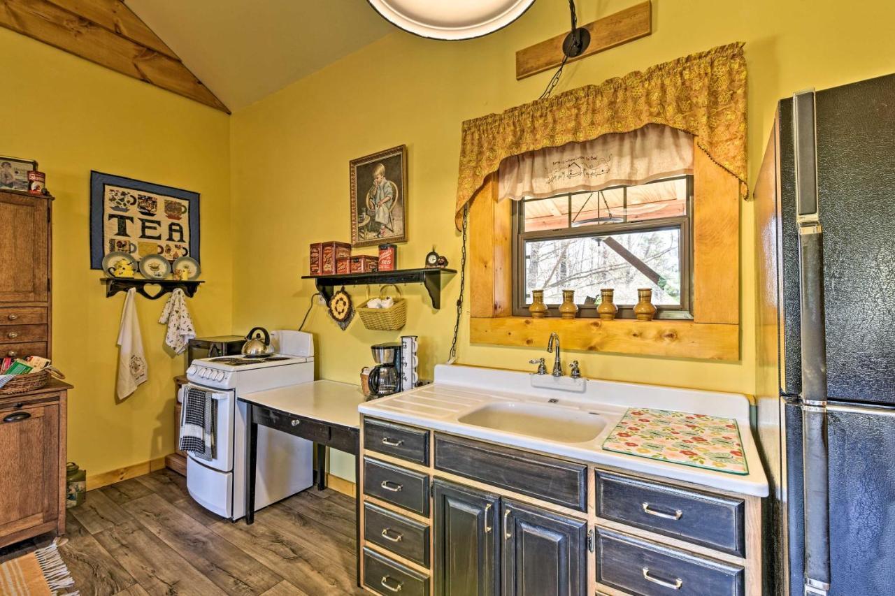 Honey House Cabin - A Quiet Countryside Retreat! Nappanee 外观 照片