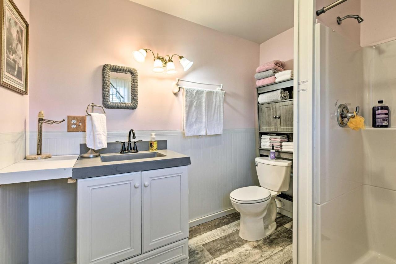 Honey House Cabin - A Quiet Countryside Retreat! Nappanee 外观 照片