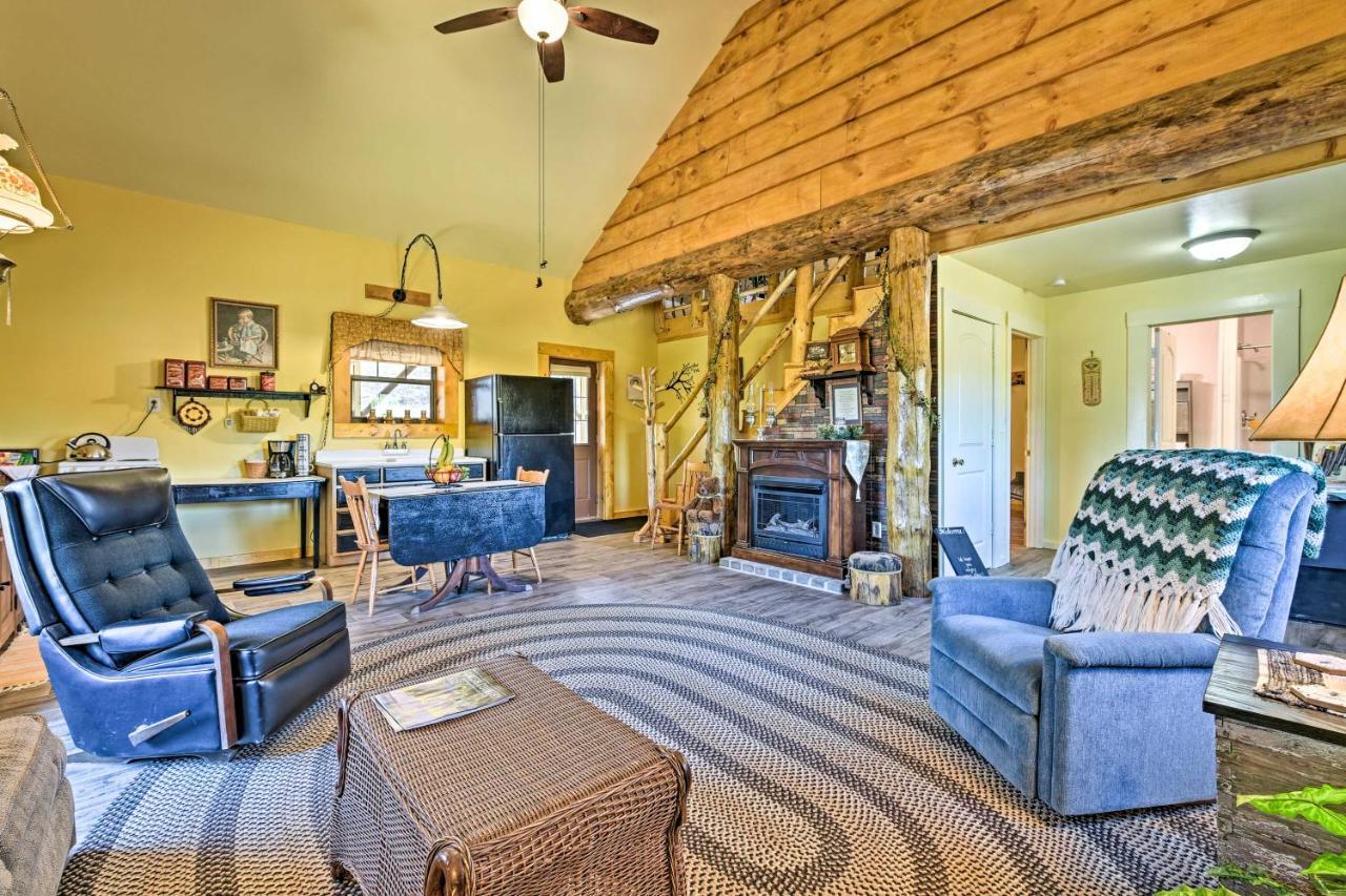 Honey House Cabin - A Quiet Countryside Retreat! Nappanee 外观 照片