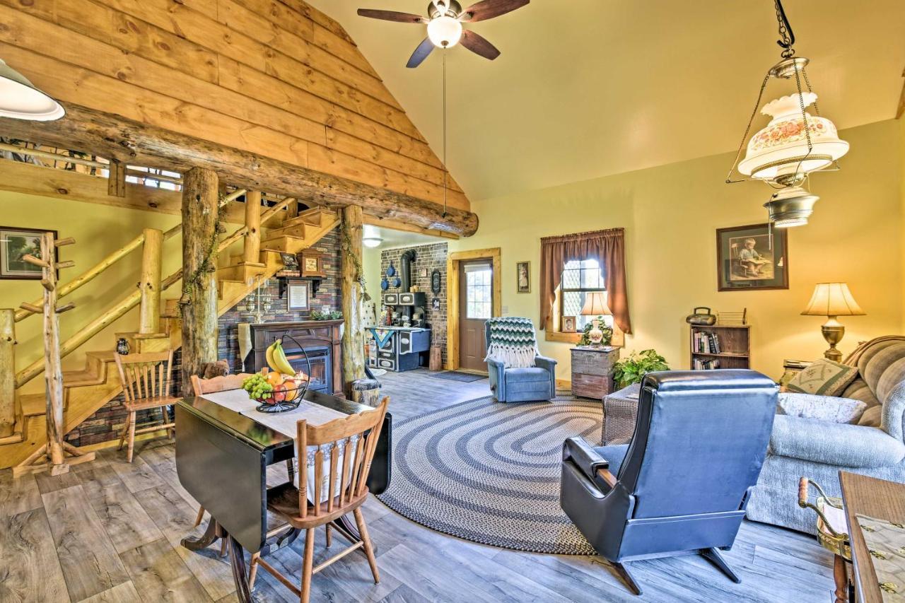 Honey House Cabin - A Quiet Countryside Retreat! Nappanee 外观 照片