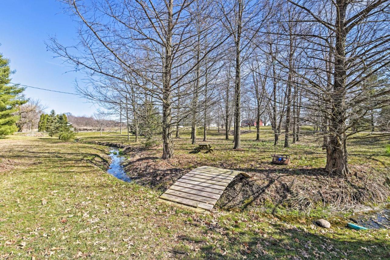 Honey House Cabin - A Quiet Countryside Retreat! Nappanee 外观 照片